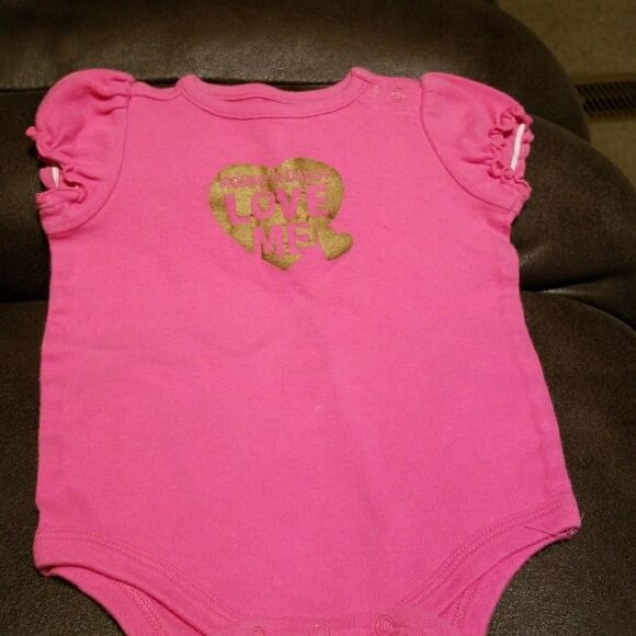 🦋3/$15💰Onsie for little baby girl 💥Final Price💥 - Picture 1 of 3